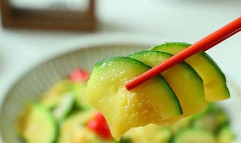 小瓜如何做成菜吃视频,跟着视频学做家常菜