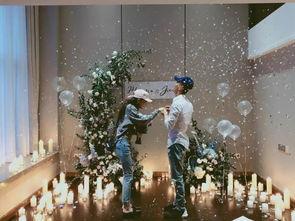 求婚现场惊喜吃瓜视频,求婚惊喜瞬间，吃瓜群众见证浪漫时刻