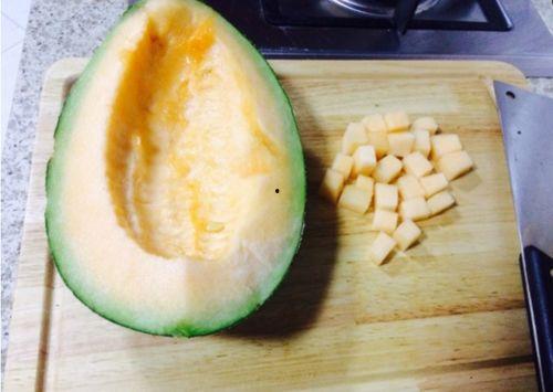 吃哈密瓜甜品做法视频,清新口感，甜蜜享受