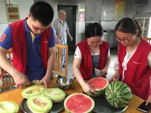 我的爷爷吃瓜的视频,温馨回忆录