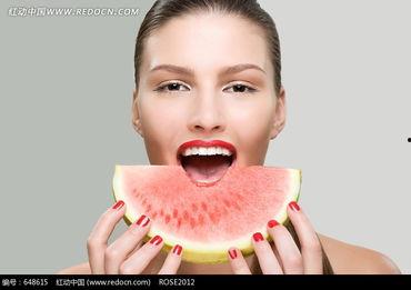 如何拍吃瓜照片视频呢女生,女生必学美食摄影技巧