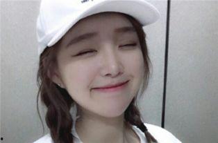 吃瓜自拍姿势视频,姿势各不同，揭秘网红吃瓜新潮流